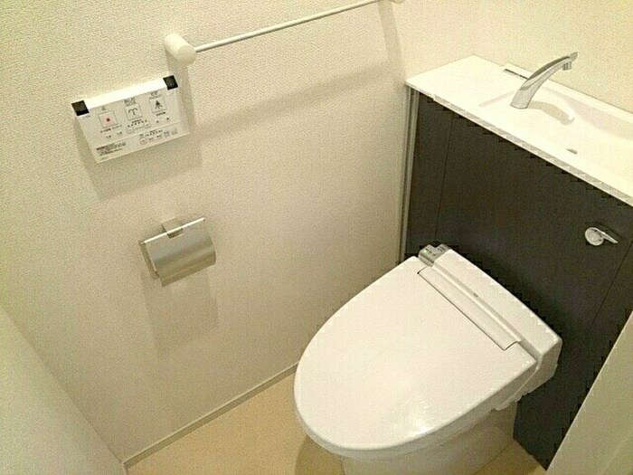 物件内観写真8　(トイレ)