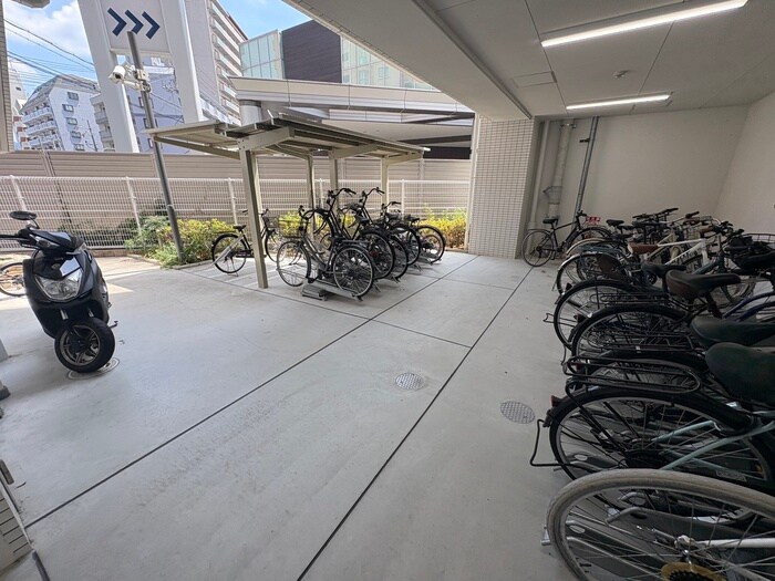 物件外観写真4　(駐輪場)