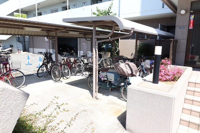 物件外観写真3　(駐輪場)