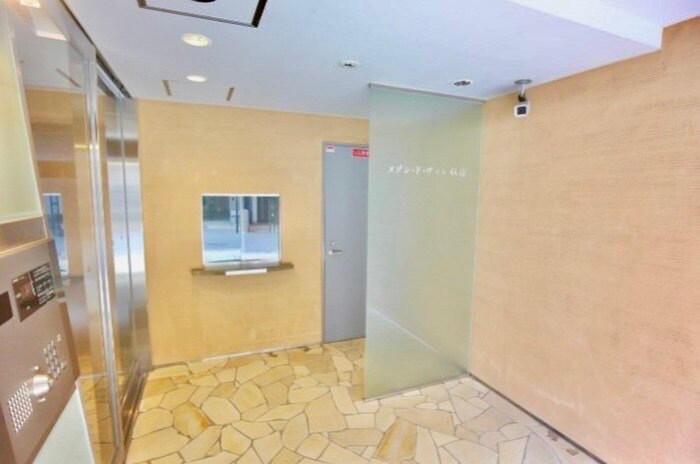 物件外観写真4　(エントランス部分)