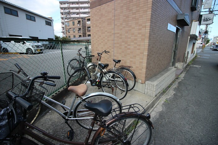 物件外観写真3　(駐輪場)