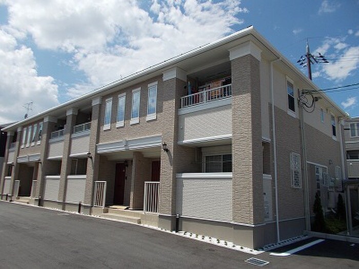 物件外観写真3　(エントランス部分)