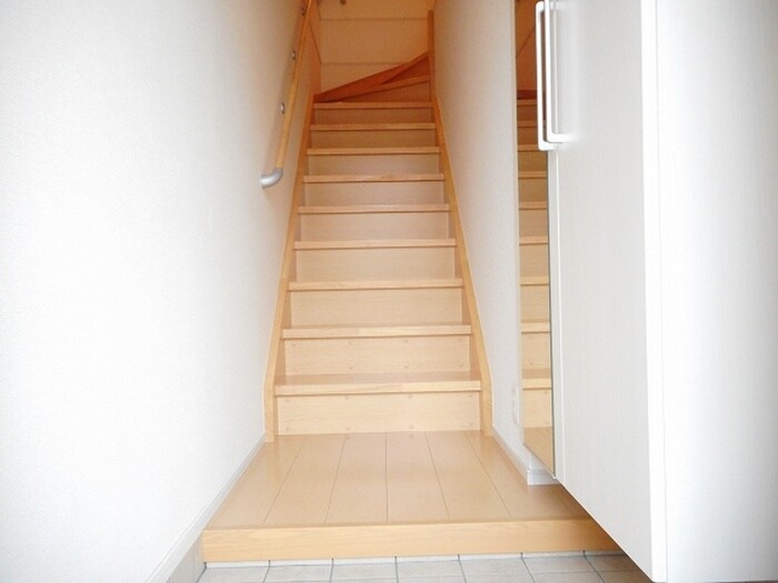 物件内観写真12　(玄関)