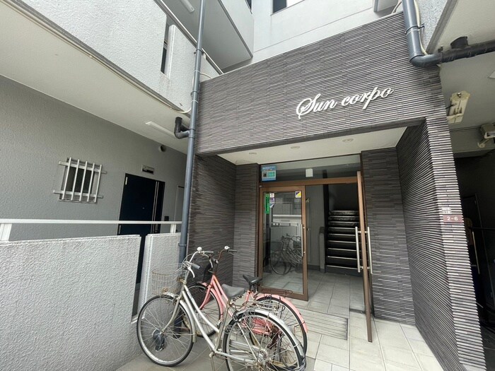 物件外観写真2　(エントランス部分)