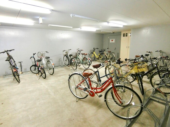 物件外観写真3　(駐輪場)