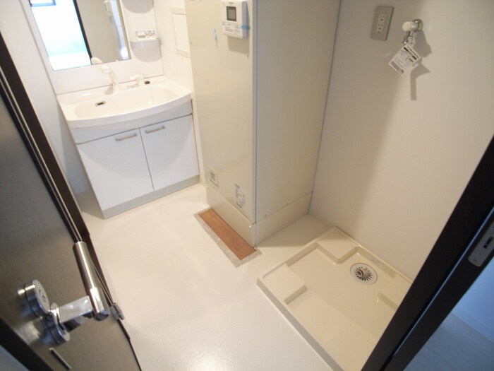 物件内観写真17　(洗濯機置場)