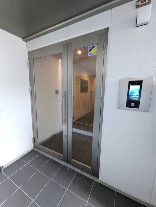 物件外観写真4　(エントランス部分)