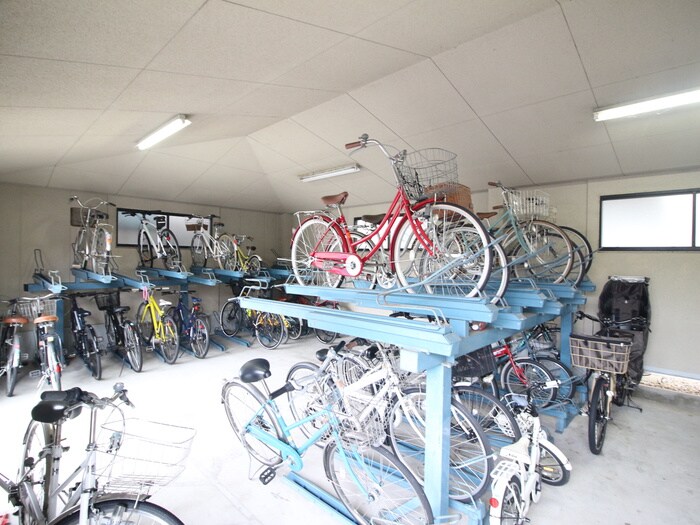 物件外観写真5　(駐輪場)