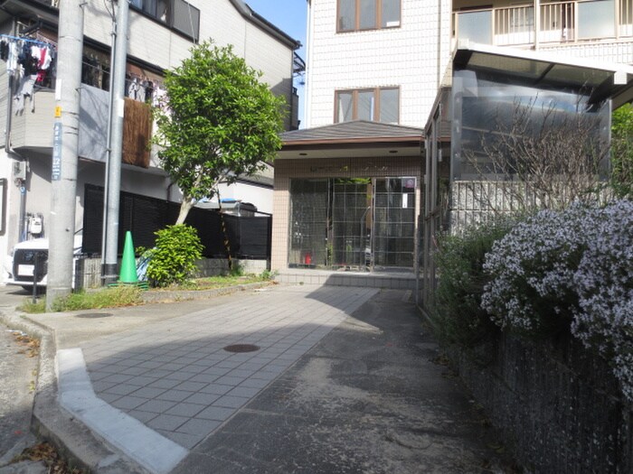 物件外観写真3　(エントランス部分)