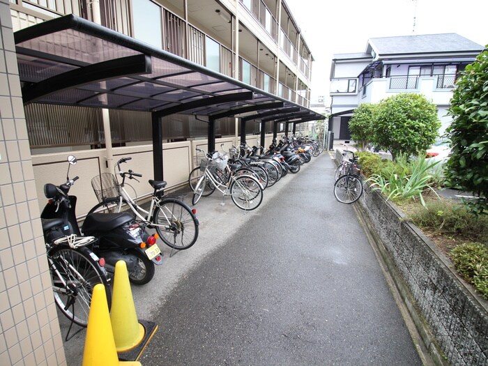 物件外観写真6　(駐輪場)