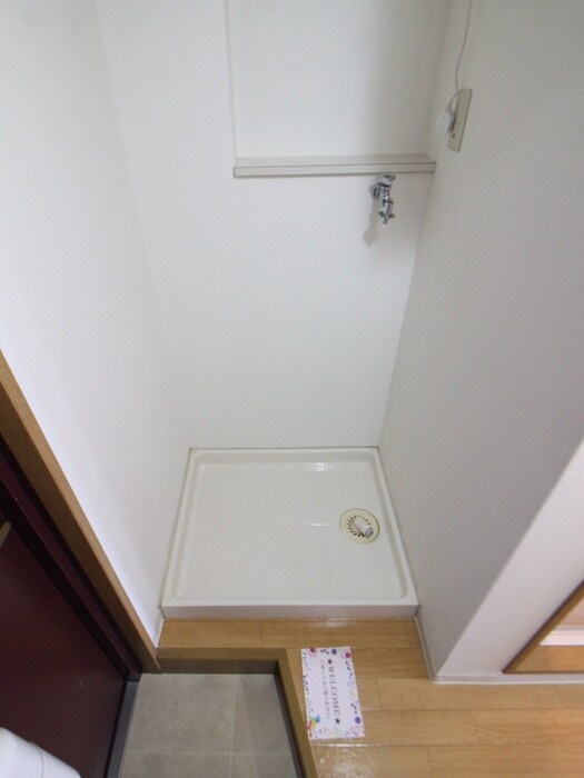 物件内観写真13　(洗濯機置場)