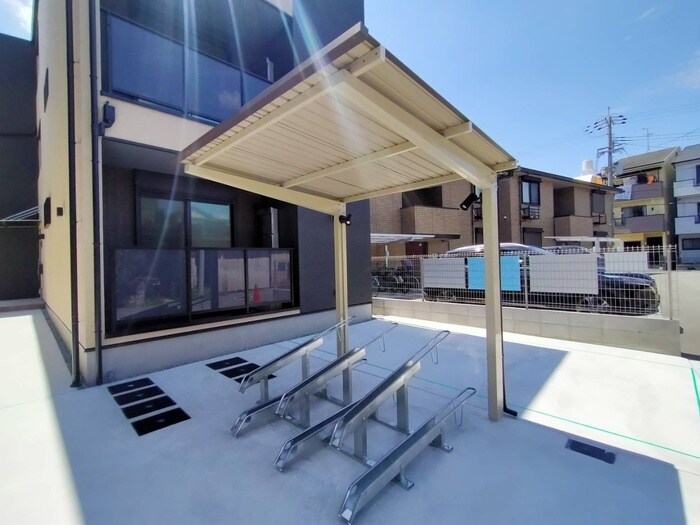 物件外観写真2　(駐輪場)