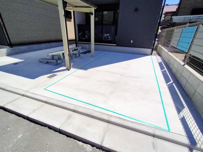 物件外観写真5　(駐車場)