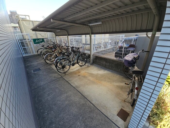 物件外観写真4　(駐輪場)