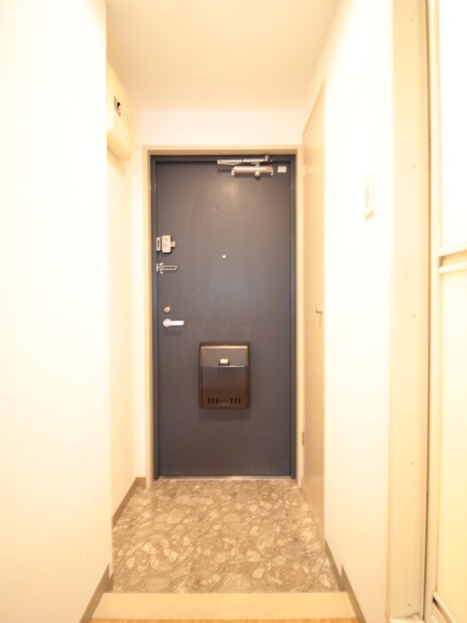 物件内観写真13　(玄関)