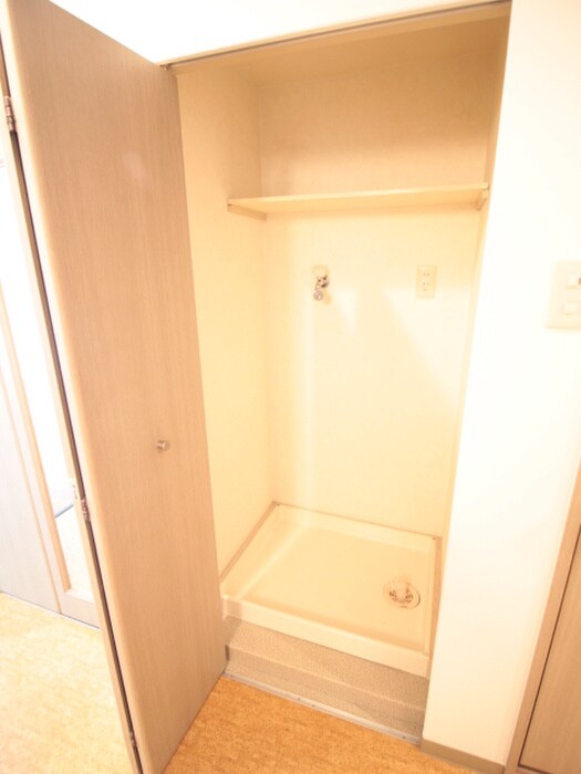 物件内観写真18　(洗濯機置場)