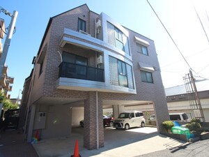 シャルマンドミ－ル外観写真