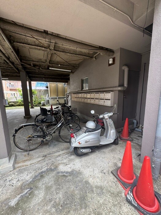 物件外観写真3　(駐輪場)