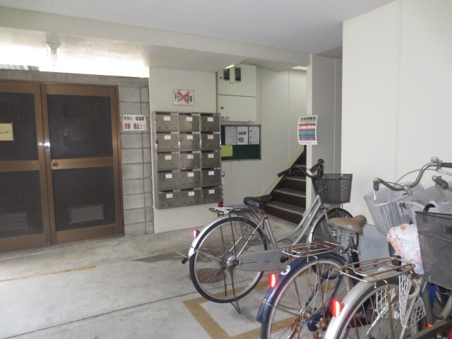 物件外観写真3　(駐輪場)