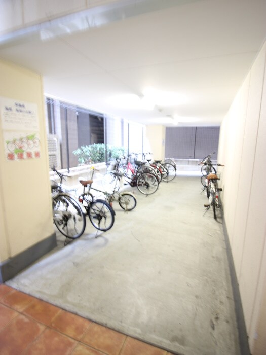 物件外観写真4　(駐輪場)