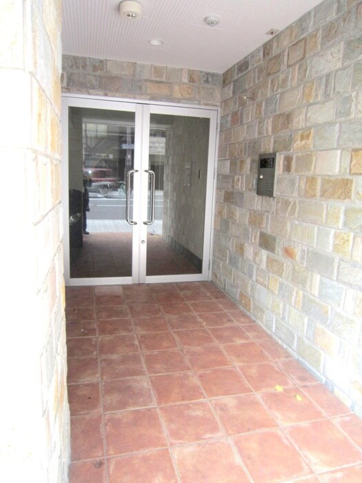 物件外観写真6　(エントランス部分)