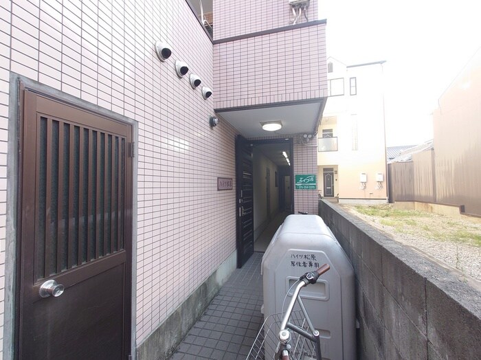 物件外観写真2　(エントランス部分)