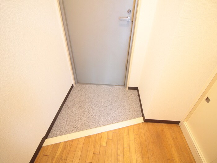 物件内観写真16　(玄関)