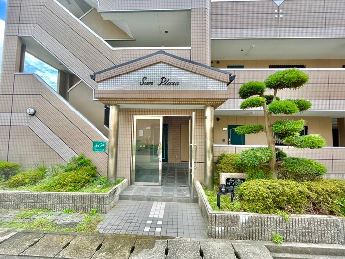 物件外観写真4　(エントランス部分)