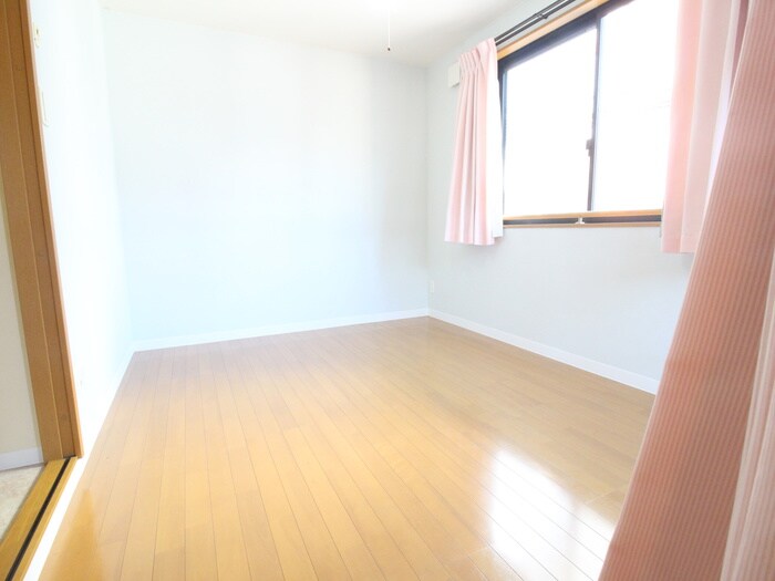 物件内観写真10　(居室)