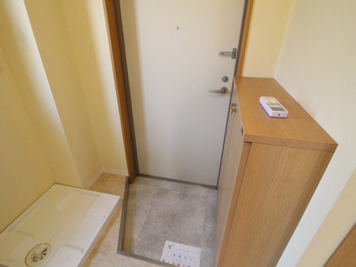 物件内観写真12　(玄関)