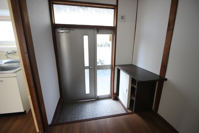 物件内観写真12　(玄関)