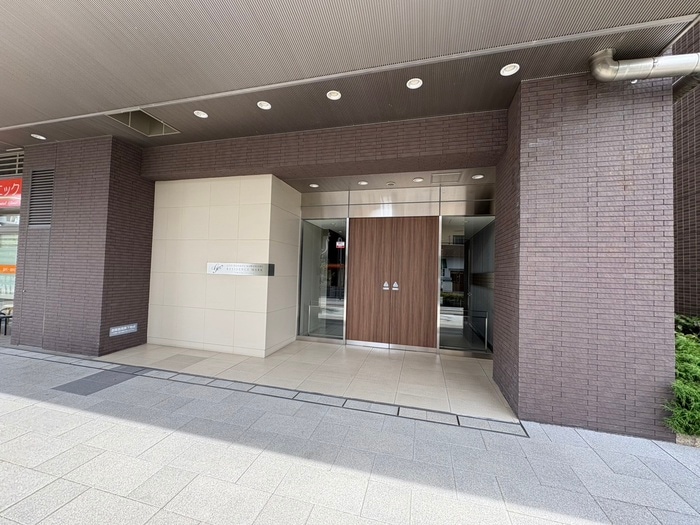 物件外観写真3　(エントランス部分)