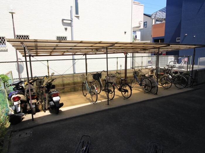 物件外観写真4　(駐輪場)