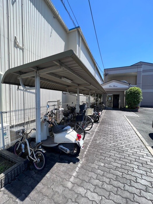 物件外観写真3　(駐輪場)