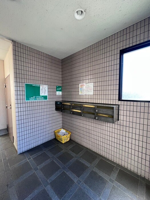 物件外観写真5　(エントランス部分)