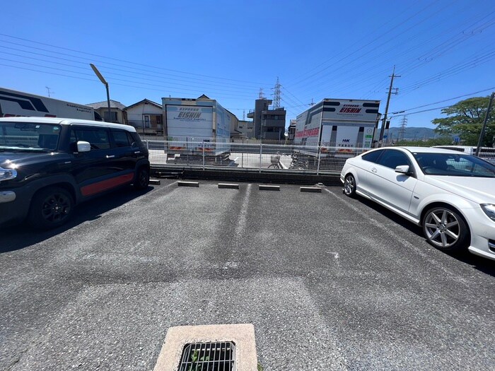 物件外観写真6　(駐車場)