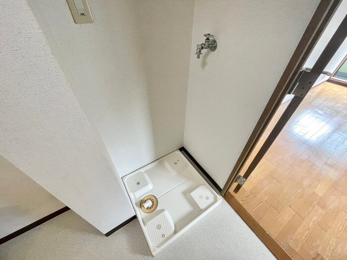 物件内観写真12　(洗濯機置場)