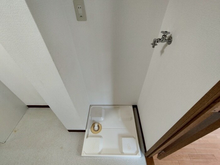 物件内観写真13　(洗濯機置場)