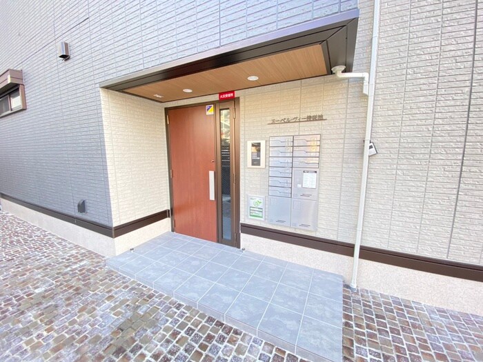 物件外観写真2　(エントランス部分)