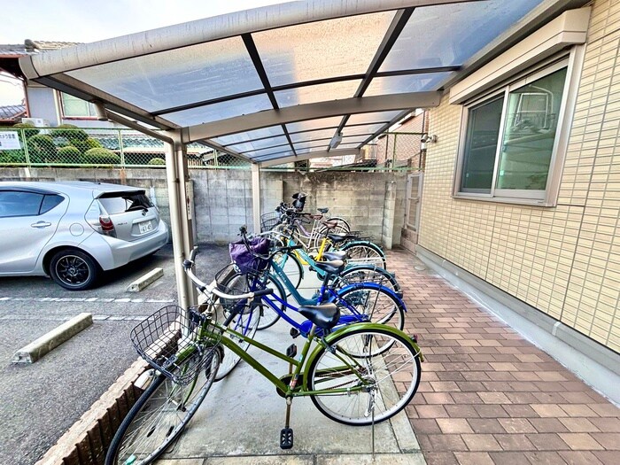 物件外観写真3　(駐輪場)