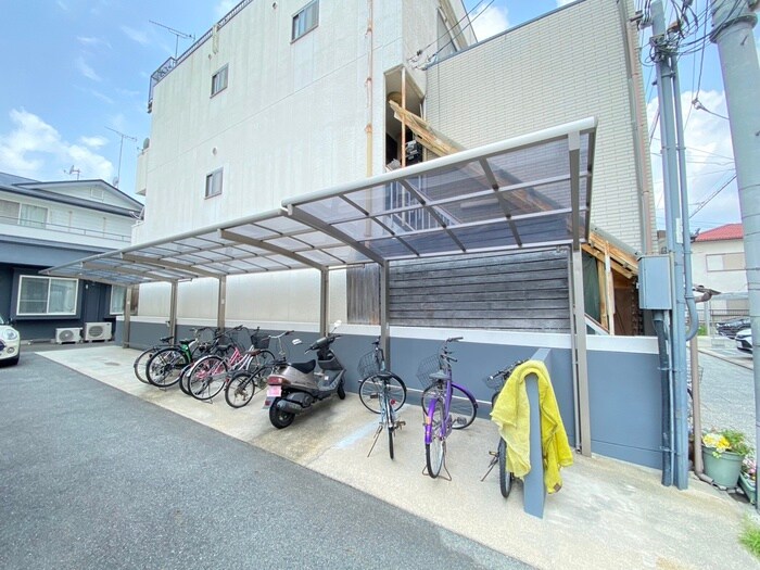 物件外観写真4　(駐輪場)