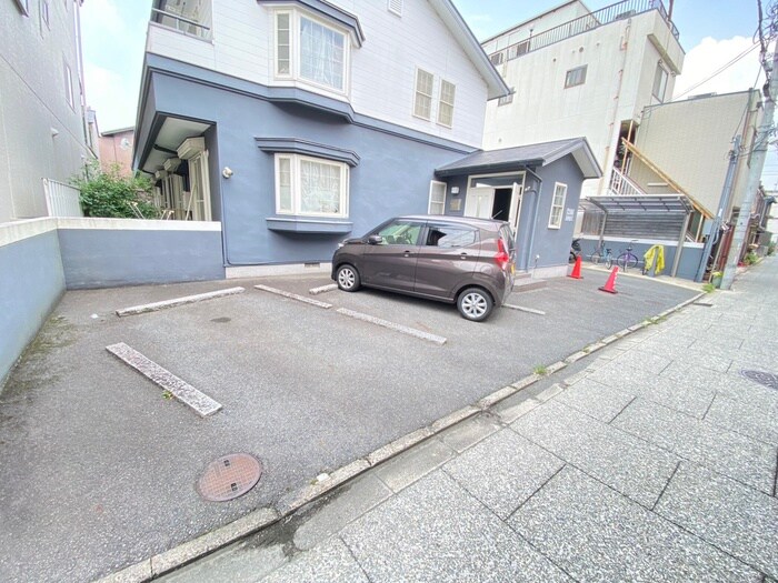 物件外観写真5　(駐車場)