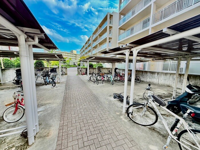 物件外観写真4　(駐輪場)