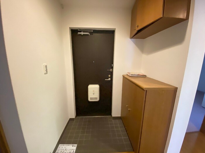 物件内観写真16　(玄関)