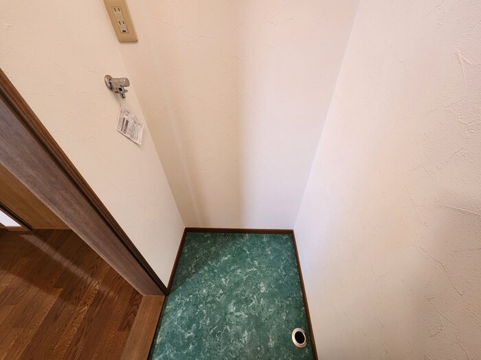 物件内観写真12　(洗濯機置場)