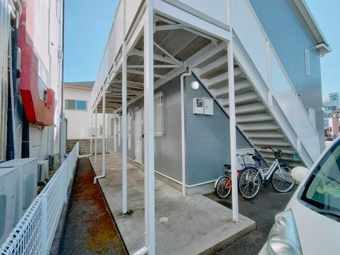 物件外観写真5　(エントランス部分)