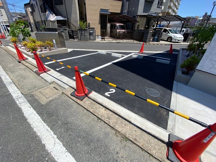 物件外観写真5　(駐車場)