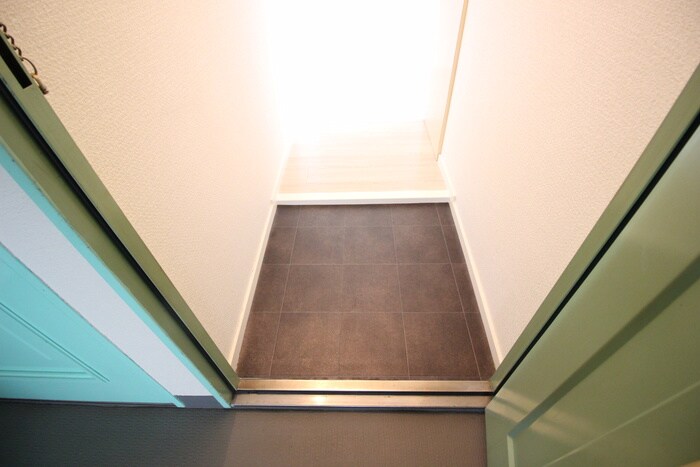 物件内観写真16　(玄関)