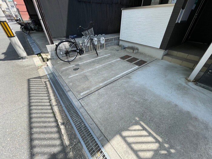 物件外観写真4　(駐輪場)