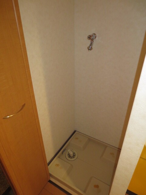 物件内観写真9　(洗濯機置場)